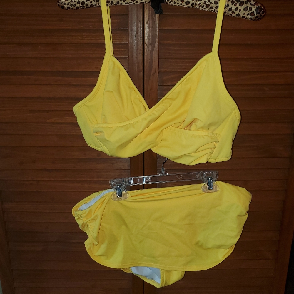 Venus yellow bikini
